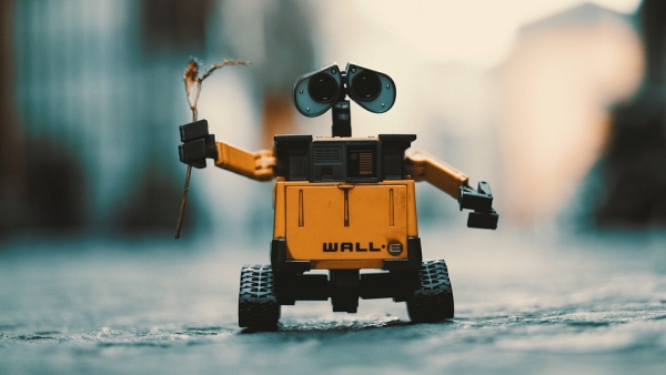 IoT Zóna - kereskedelem - Guruló robotok végzik a házhozszállítást Kínában